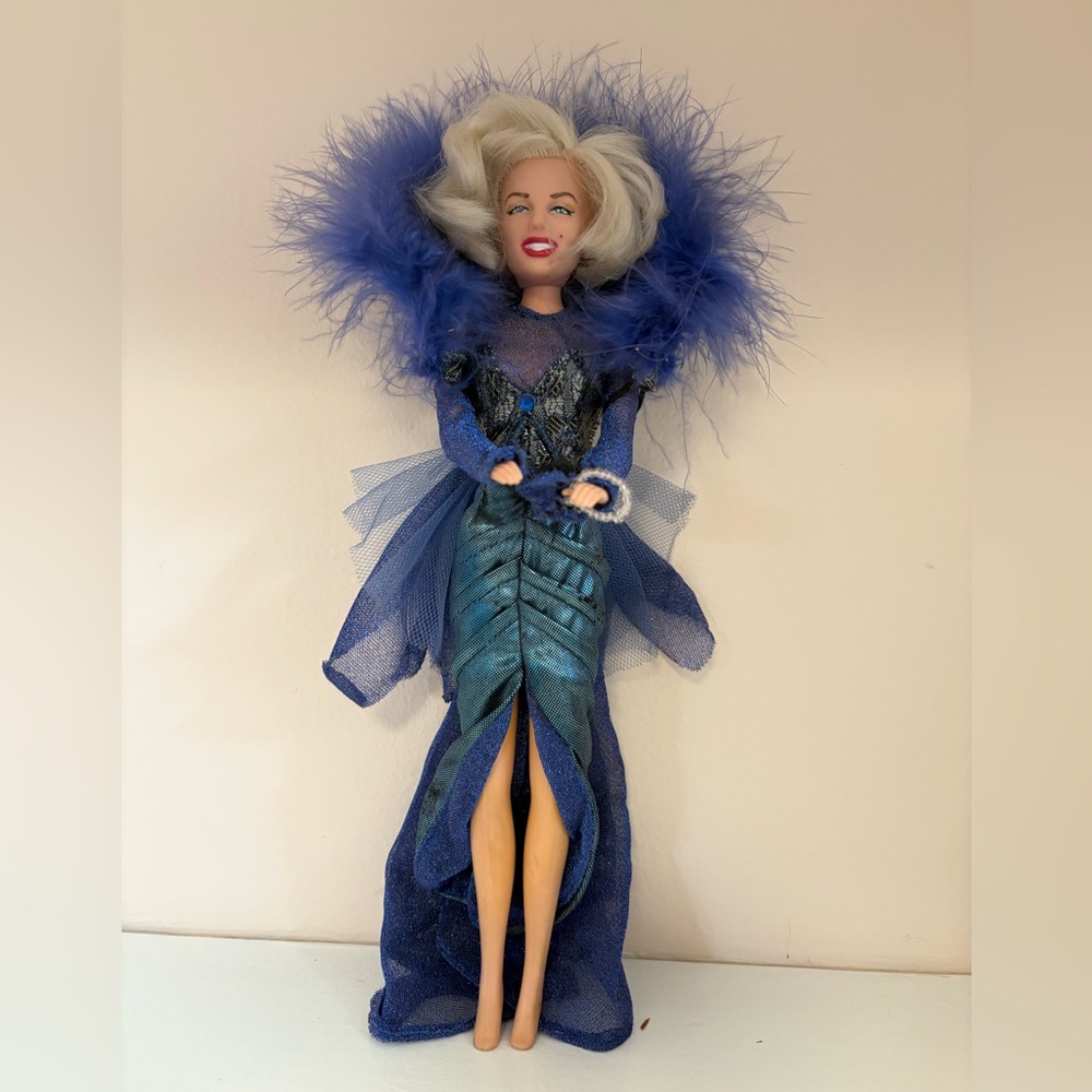 Elegant Blue Feathered Marilyn Monroe